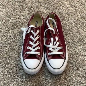 Maroon converse!